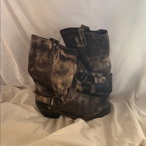 Like new Frye boots. Fits sz 8.5-9